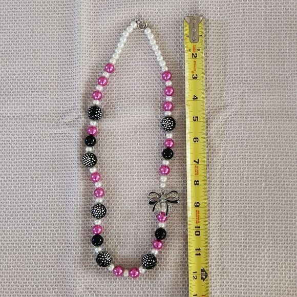 Hot pink and black beaded necklace with rhinestone bow - Picture 5 of 5